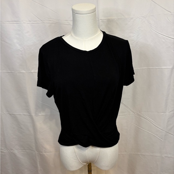 J.O. & Co Black Twist Front Short Sleeve Top Size Medium - Picture 1 of 4